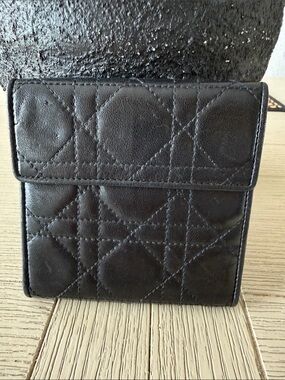 Quilted Black Leather Wallet - Compact Square Style